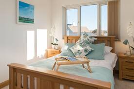 Rhosneigr Apartment | White Gables