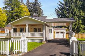 Seahurst House | Old Town Burien Bungalow w/Outdoor Moonlight Tubs