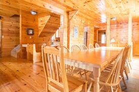 Hunter House | Log House /w Hot tub, Sauna, Bar, Mins to Hunter