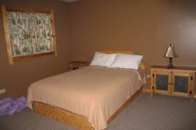 Division No. 16 Cabin | Large Cabin at Lost Meadows Resort ALL SEASON