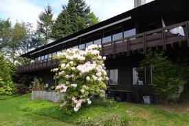 Everett House | Cliff House, the home of Barry Herem