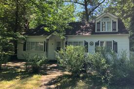 Grand Bend Cabin | Southcott pines steps from sun beach!! GRAND BEND