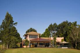 Barrine Villa | LUXURY LAKEFRONT - Tuscany on Tinaroo