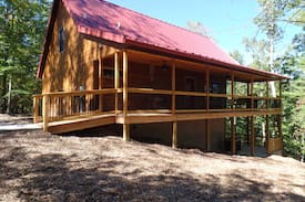 Berkeley Springs Cabin | Buck Haven is a luxurious and quite wooded retreat