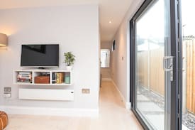 Southfields House | The Hutch Southfields: stylish 1-bedroom studio