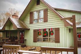Warren House | The fox and fowl **Minutes from Mosquito Lake**
