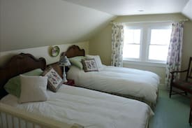 Dugspur Cabin | The Knoll Cottage on the Lee Farm