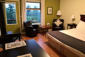 Tofino House | Hilltop Haven. Your home away from home.