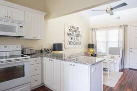 Savannah Cabin | The Cottages at Cohen's Retreat-7