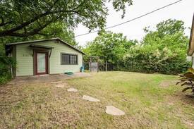Denton House | Guest House in Historic Downtown Denton
