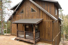 Lead Cabin | Ramblin' Rose