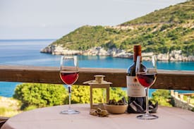 Skinaria Apartment | Makris Gialos Suites by the beach / C