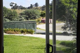 Wayby Cabin | Waterfront retreat on the Kaipara Harbour