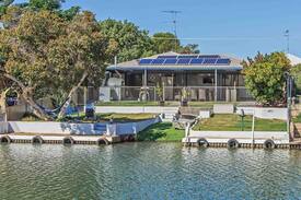 South Yunderup House | La Siesta On The Canal