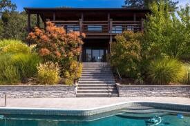 Ukiah House | Verona: Awesome Views, Pool, Vineyard, Hot Tub!