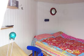 Oostelijke Eilanden en Kadijken Boat Rental | Antonia Houseboat in Amsterdam