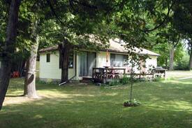 Elk Rapids Cabin | ROSS'S ROOST- Summer Cottage