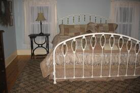 Hamden House | Covered Bridge Guest House