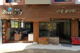 Shirdi Bed & Breakfast | Hotel Sai Dwarka ( blueberry Resto)