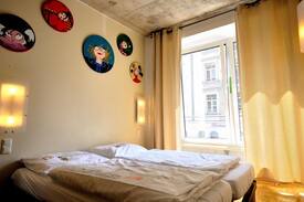 Bahnhofsviertel Hostel | Cosy Double Room with private bathroom