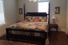 Lynchburg House | Crutcher House (Steps to town square) Pets welcome