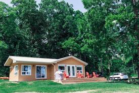 Dutton/Dunwich Cabin | Port Talbot luxury beachfront cottage on Lake Erie