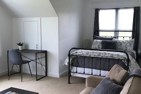 Vernonia House | The Treharne Trailhead-Beautiful Guest Suite