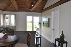 Brackley Beach Cabin | PlumBlossom cottage, spacious and a water view!