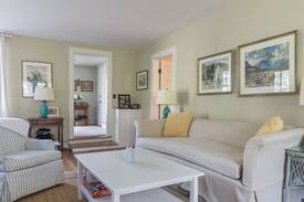 Manchester-by-the-Sea Cabin | Smith Point Carriage House near Singing Beach