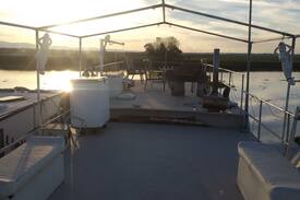 Isleton Boat Rental | Isleton Houseboat