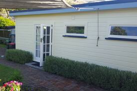 Sumner House | Sumner beach studio style sleep-out