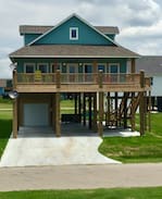 Crystal Beach House | Holiday Hideaway- Crystal Beach, TX