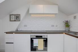 Brent Apartment | Stunning 3 Bed Apt w/Patio near Willesden Green