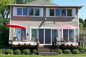 Kingsville Cabin | ⭐Charlie's Place - Spacious Lakefront Cottage ⭐