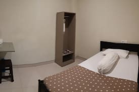Ambon Hostel | Penginapan Cahaya Ambon - single room