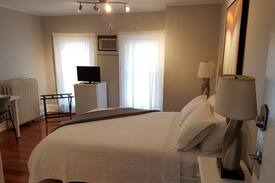 Niagara Falls House | Chateau Yzabelle (Unity) Room only-Non Smoking