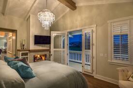 Carpinteria Apartment | Playa Lodging Penthouse - Steps to Beach!