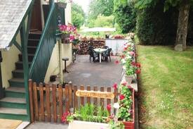 Notre-Dame-du-Touchet Cabin | The Bell's End Cottage in Lower Normandy France