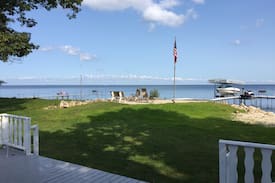 Sturgeon Bay Cabin | Sunshine's Bayshore Cottage - Waterfront Bliss!