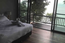 Satun House | Cashew Nut Cove Guest House Sea View Private Beach