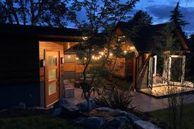 Gorge -Tillicum Area House | Tidal wood villa