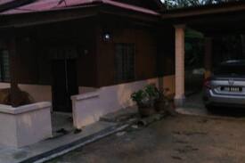 Bukit Lintang House | Melaka Homestay Rosli~Suitable for 5 pax (2 rooms)