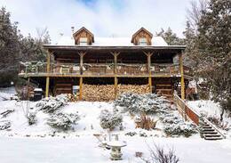 Mulmur Cabin | Pine River Log Home Canopy Bed Room