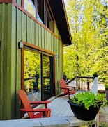 Dyer's Bay Cabin | 3 Sparrows Cottage- A Hikers Paradise