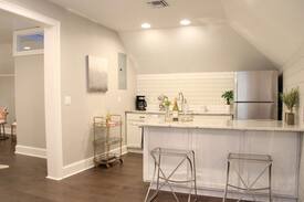 Covington Apartment | The Charmant, Beautiful Downtown Covington Loft