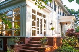 Thomaston House | Ms. Annie's Garden Room with 2 room lounge.