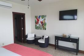 Lighthouse Estates Bed & Breakfast | Fishers Landing Boutique Hotel / Sandy Bay Suite