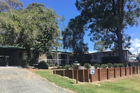Coomba Park House | Bream cottage, lake water views