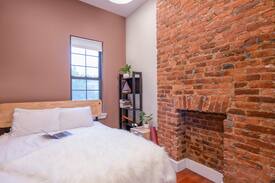 Queens House | Private room with queen-size bed! M and L trains