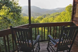 Boone Apartment | Sunset Valley - centrally located w mountain views
